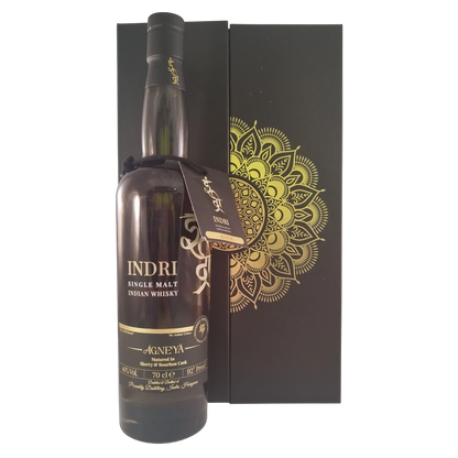 Indri Agneya – Peated Indian Single Malt Whisky – Geschenkpackung mit 2 Gläsern – 46 % vol. – 0,7 l